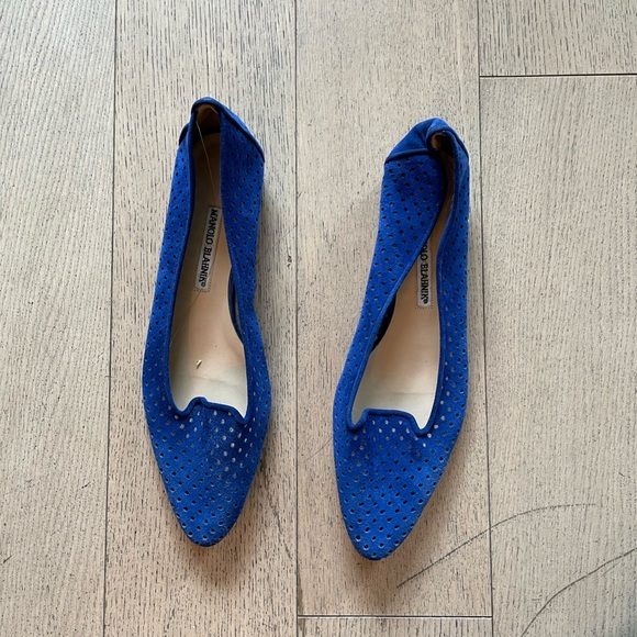 Manolo Blahnik Blue Suede Flats - Picture 4 of 11